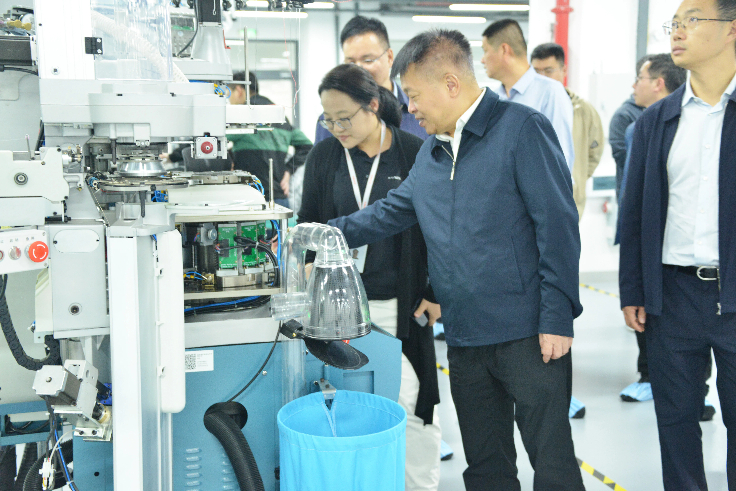 省工信厅陈建业厅长一行莅临睿能科技调研考察(图3) 省工信厅陈建业厅长一行莅临睿能科技调研考察(图3)